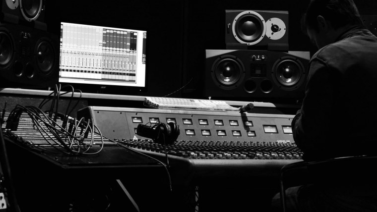 Надпими на верном фоне