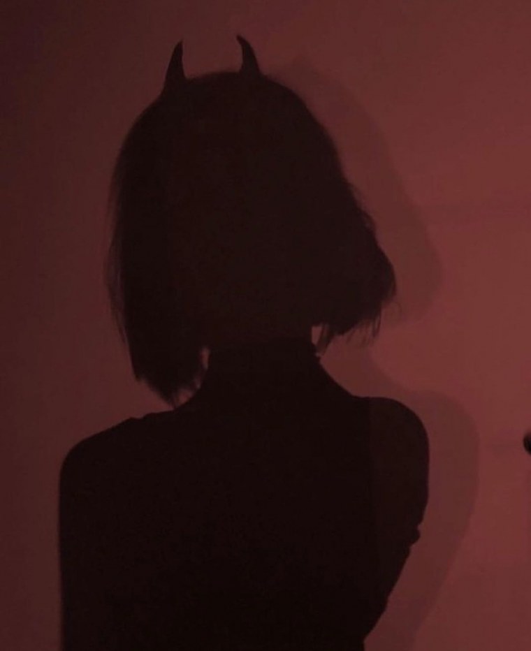 Лицо девушки в тени