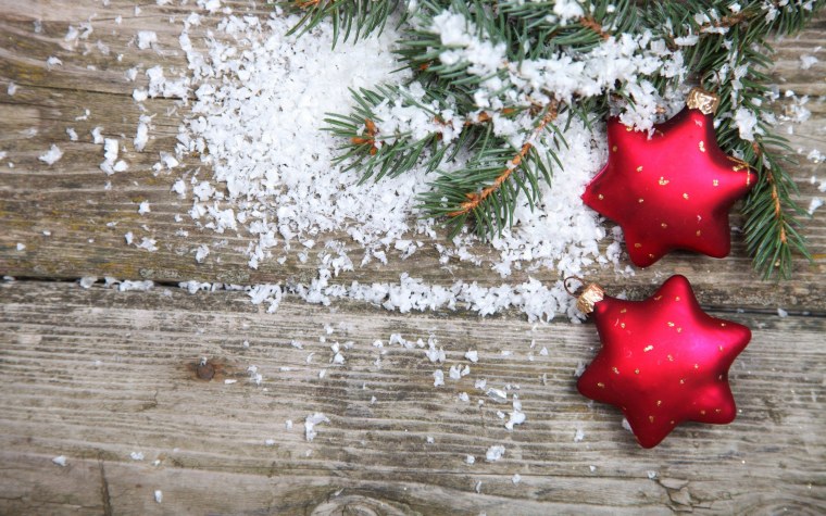 Темный новогодний фон с елочкой