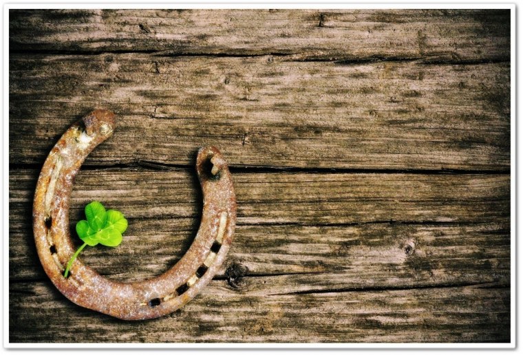 Подкова обои на телефон вертикальные