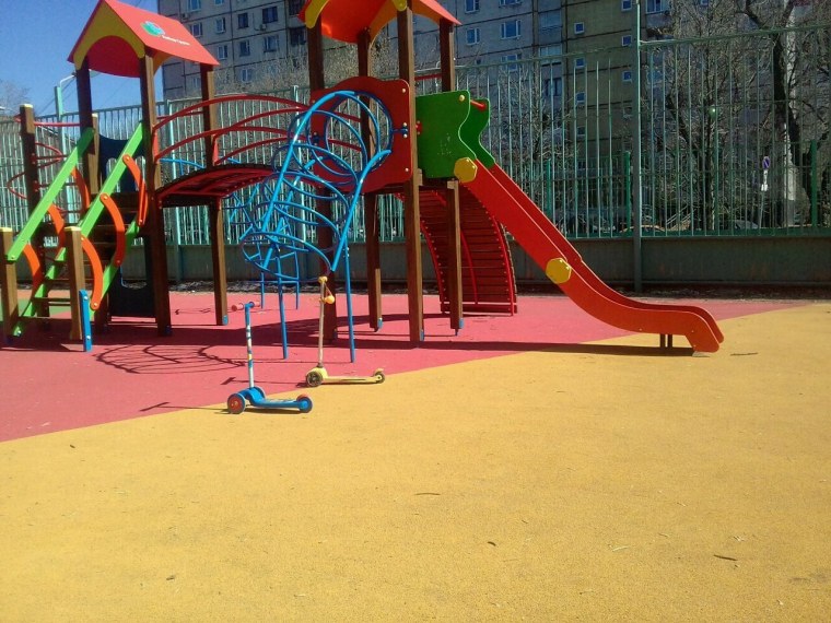 Детская площадка аниме