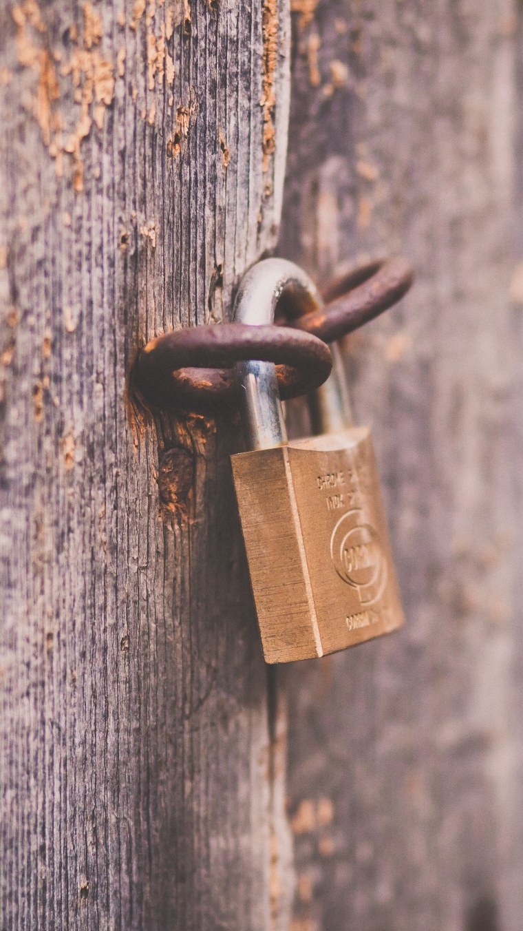 Закрытая дверь