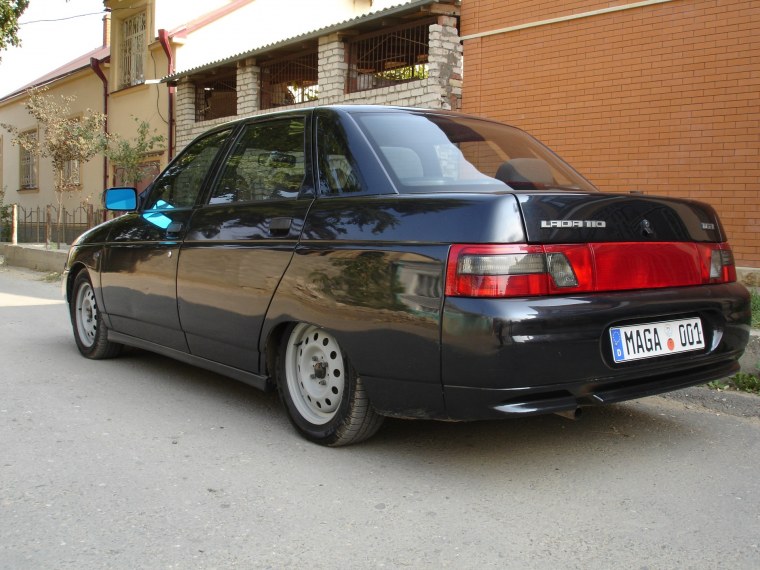 ВАЗ 2110 черная на стиле