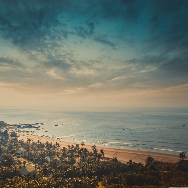 Шезлонг на пляже