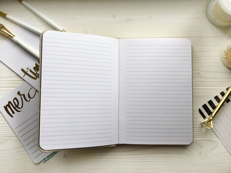 Раскрытый блокнот