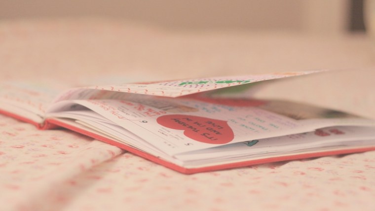 Стол с личным дневником