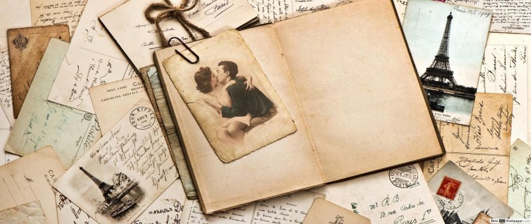 Тетрадь и ручка на столе