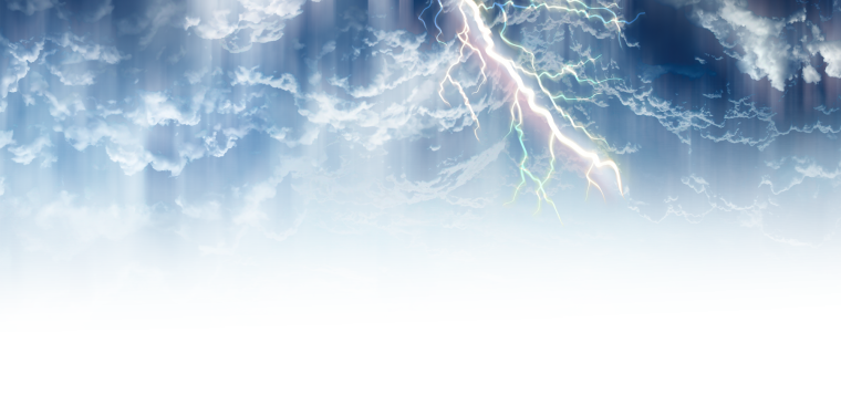 Молния на черном небе