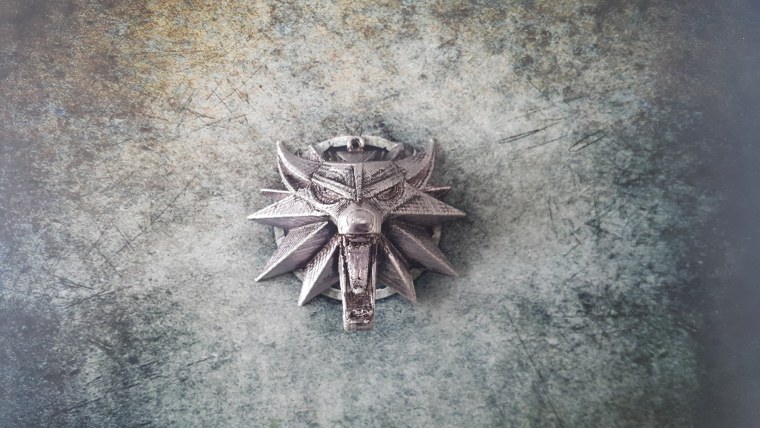 Witcher 3 медальон