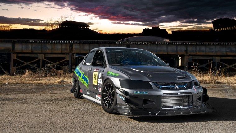 Mitsubishi Evolution 9 белый