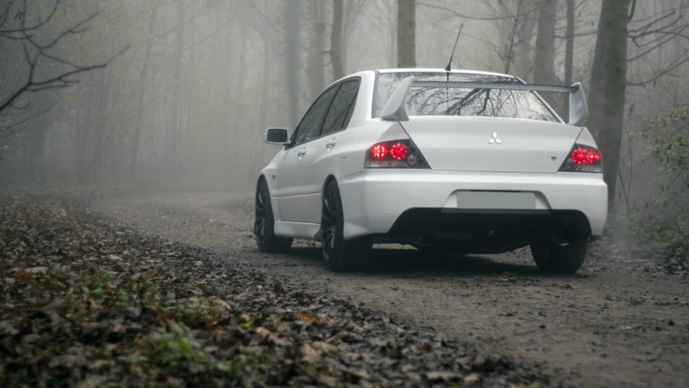 Mitsubishi Lancer Evolution IX оранжевый