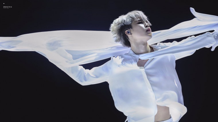 БТС на фоне Сеула