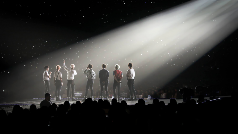 Черные обои БТС