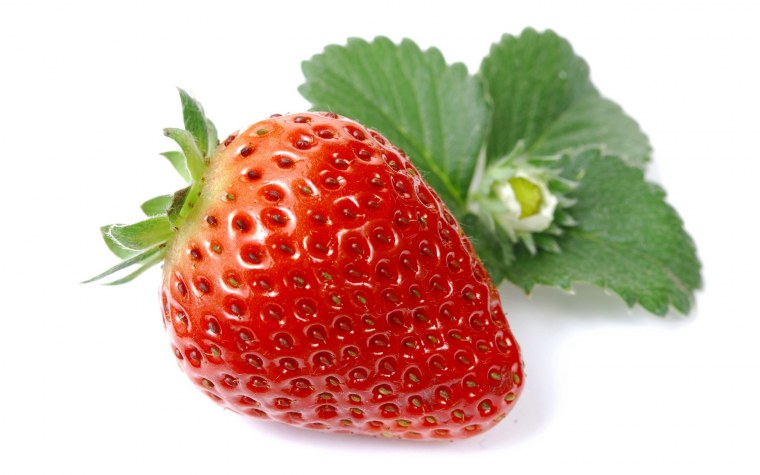 Клубника на белом фоне