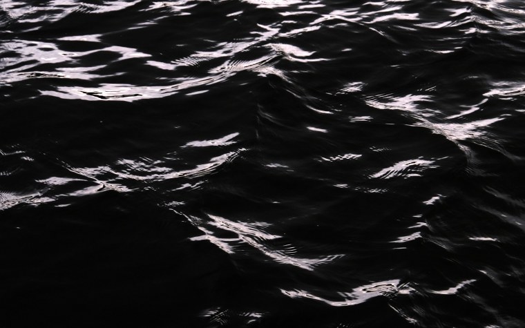 Обои на рабочий стол волны черные рисовка