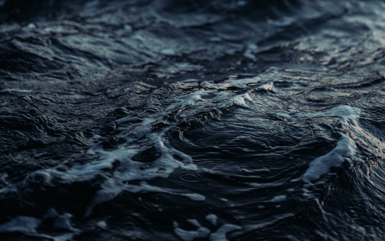 Обои для компьютера на рабочий стол синее море черная вода волна