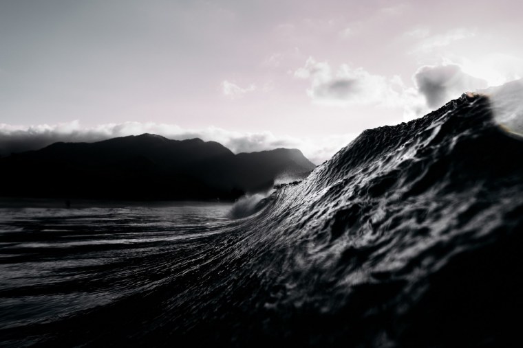 Волны черно белые