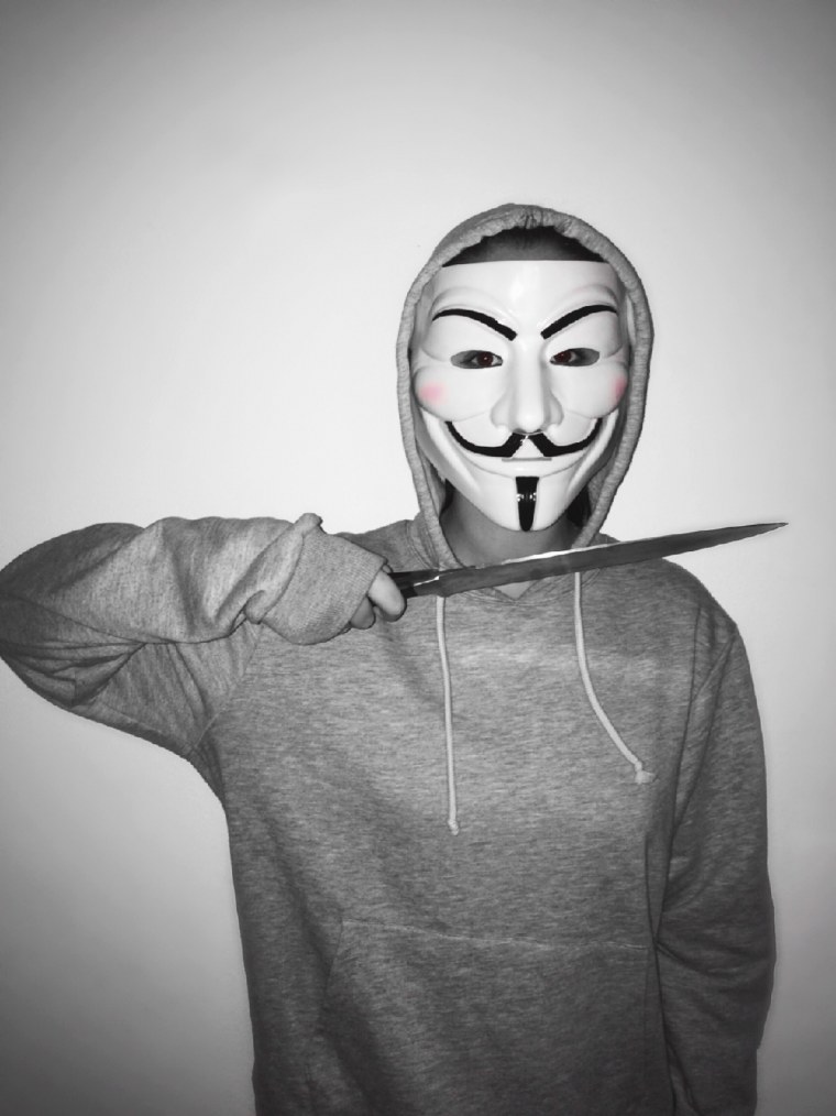 Маска Анонимуса с битой