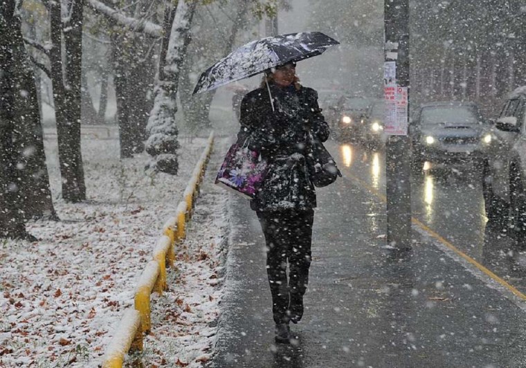 Пасмурная, местами кратковременный снег.