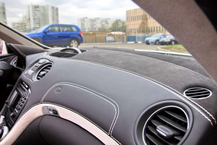 Магнитный держатель на приборную панель