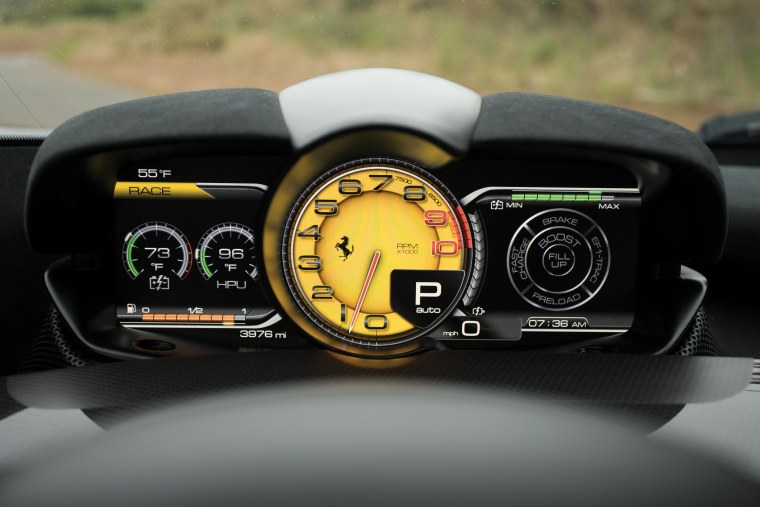 Lexus LFA приборная панель