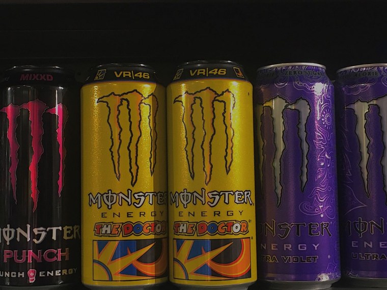 Блэк монстр Энерджи Дринк жёлтый эстэтика