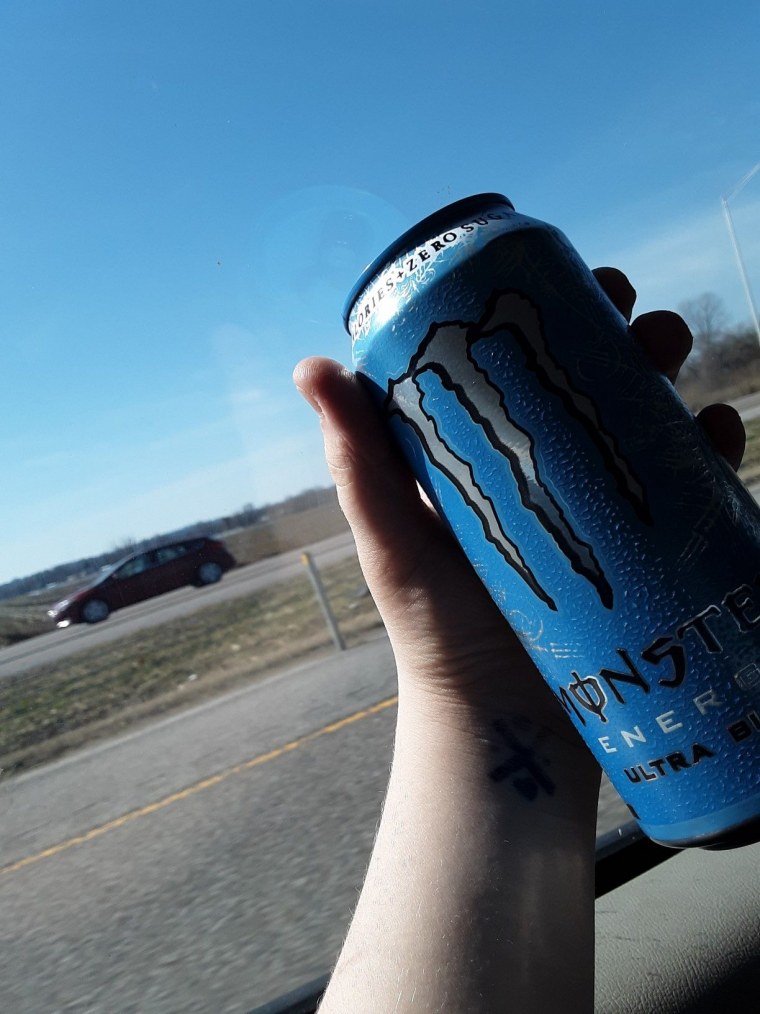 Энергетик Монстер Энерджи голубой Эстетика