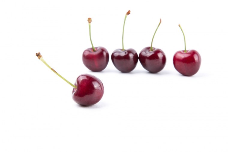 Вишня на прозрачном фоне