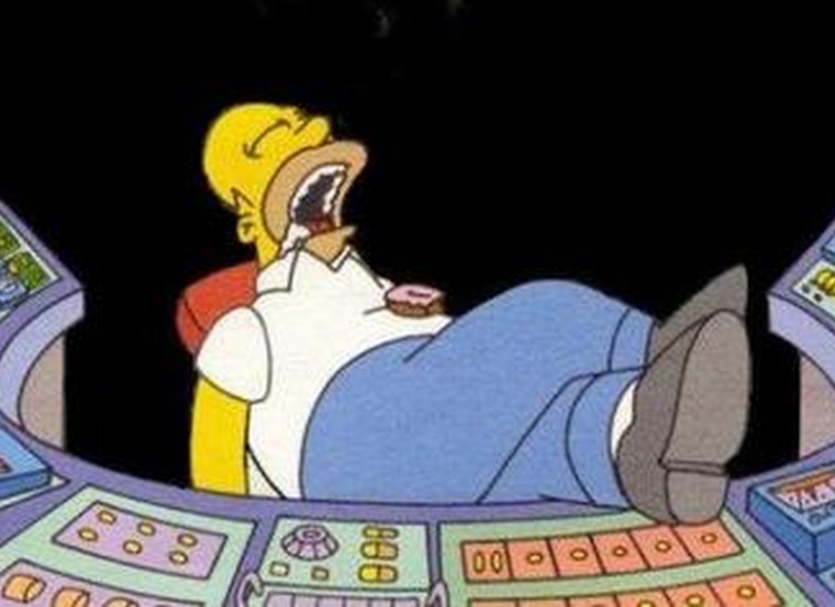 Гомер симпсон за пультом АЭС