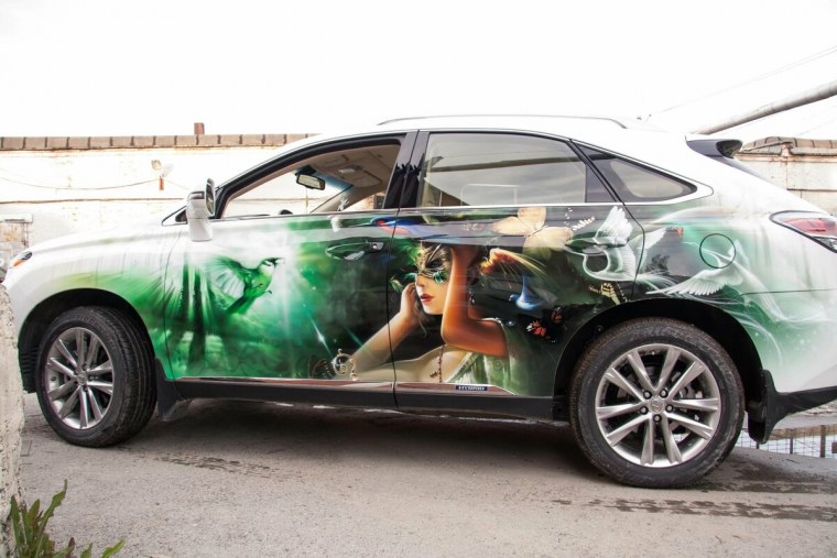 Аэрография на капот автомобиля