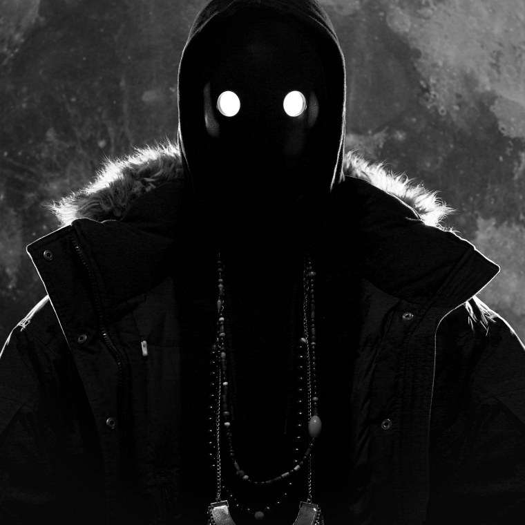 Девушка с черными глазами арт