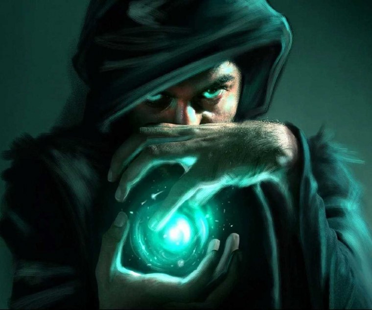 Человек в черном капюшоне