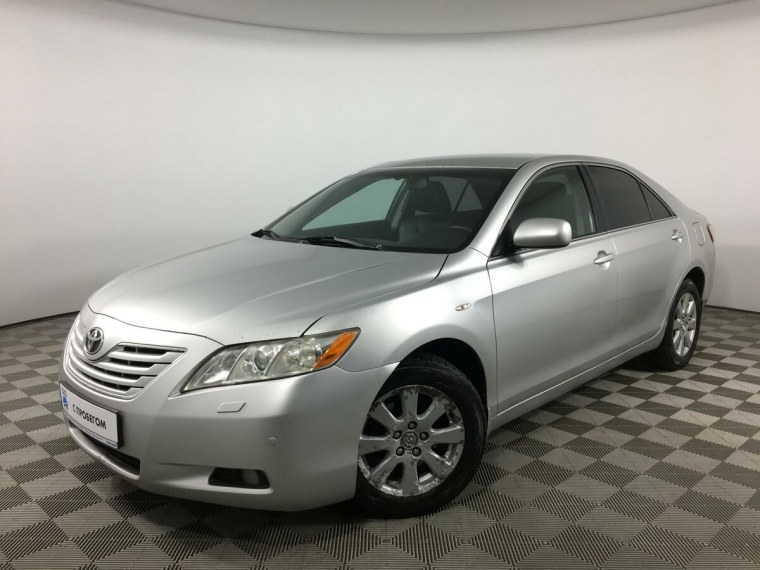 Toyota Camry за рулем зима