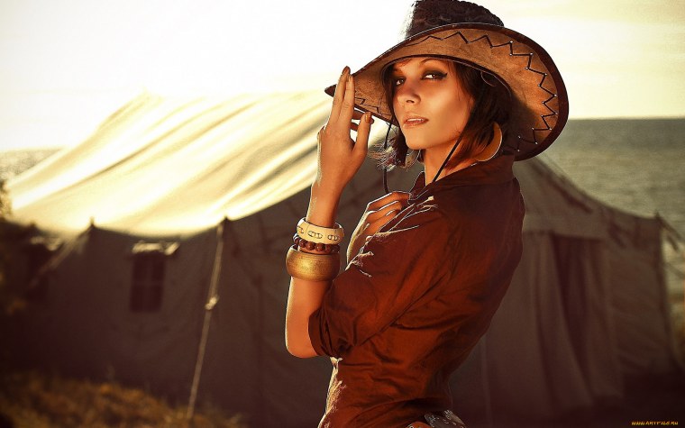 Сандра Буллок в шляпе ковбоя