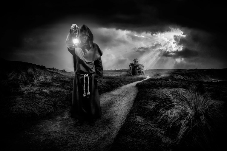 Сектанты в капюшонах