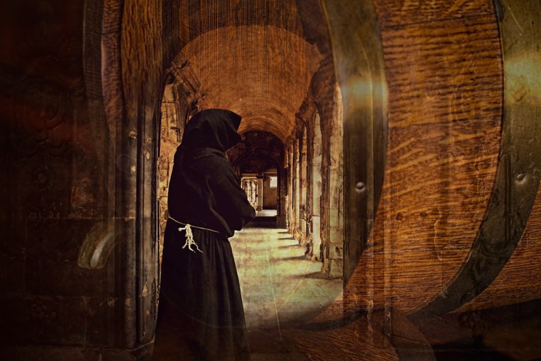 Монах в Красном капюшоне