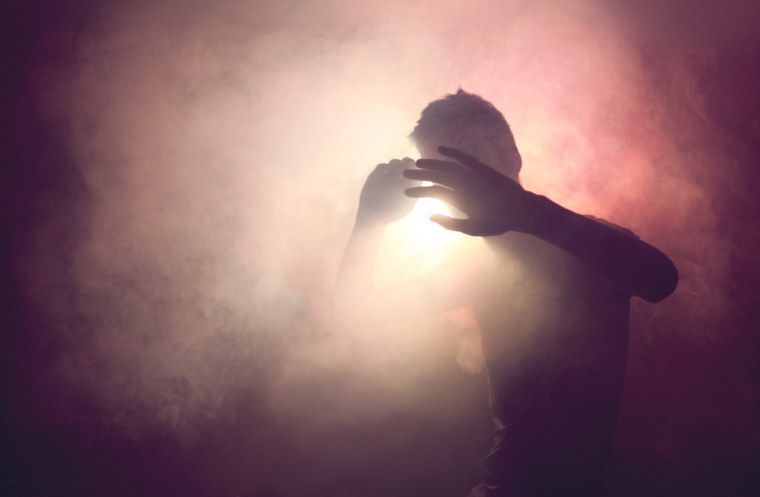 Человек уходит