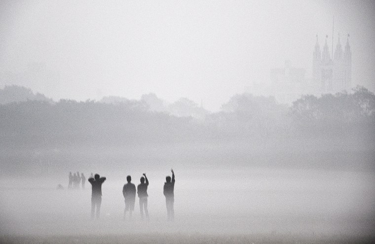 Человек на дороге ночью
