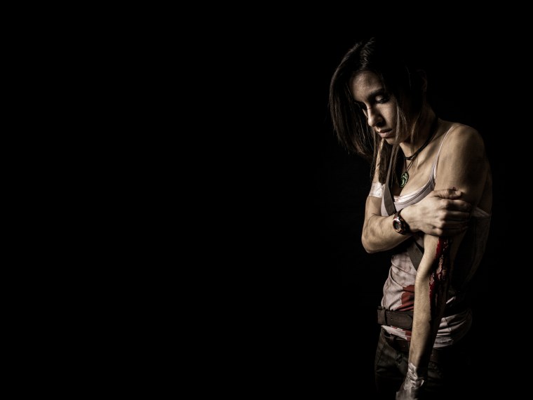 Косплей девушки темный фон