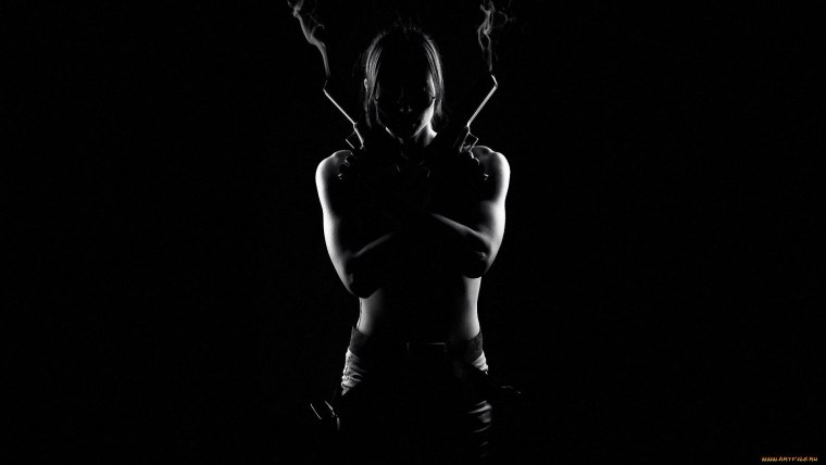 Обои девушка на черном фоне