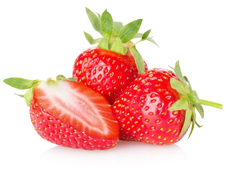 Клубника на белом фоне