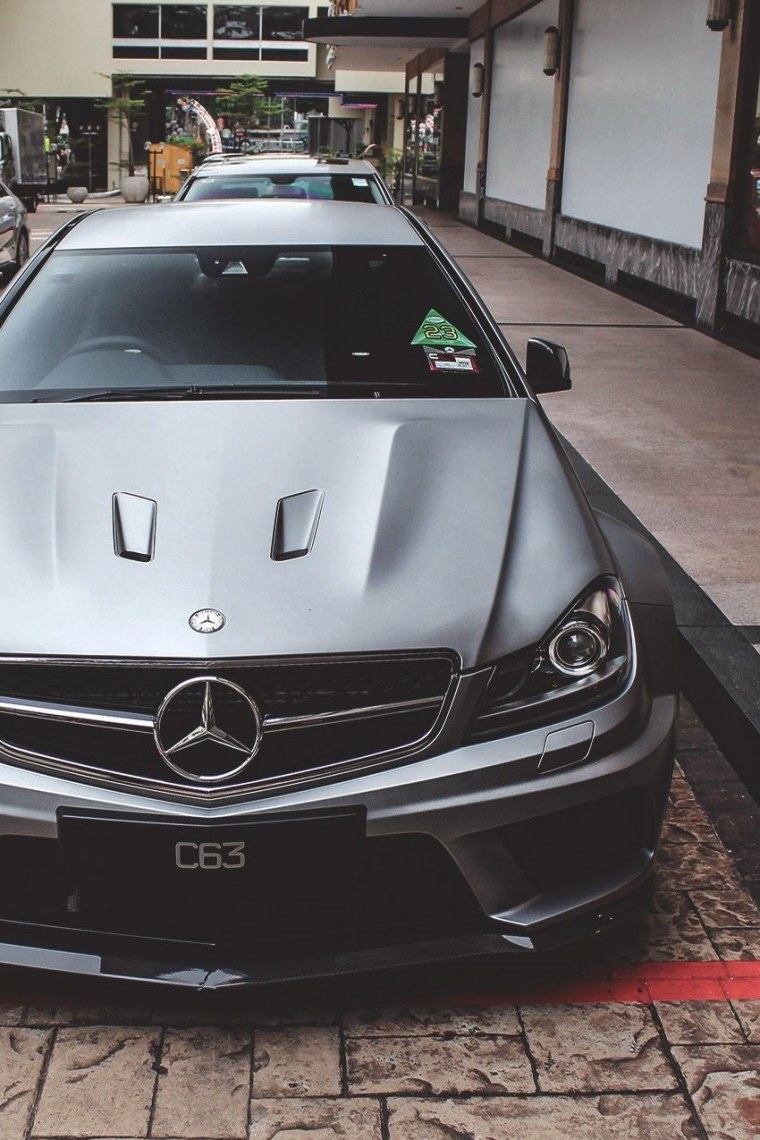 Машина Мерседес AMG s63