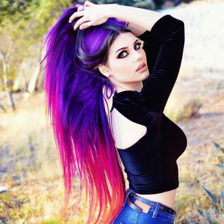 Девушка в кепке