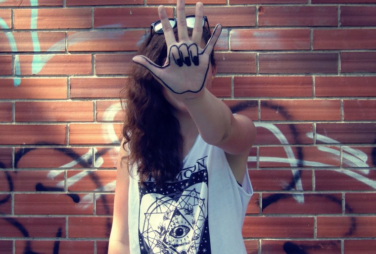 Блондинка в бейсболке