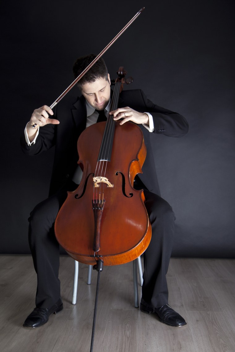 Виолончелист Александр Лунегов
