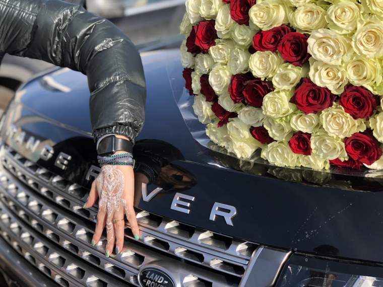 Рендж Ровер цветы в салоне