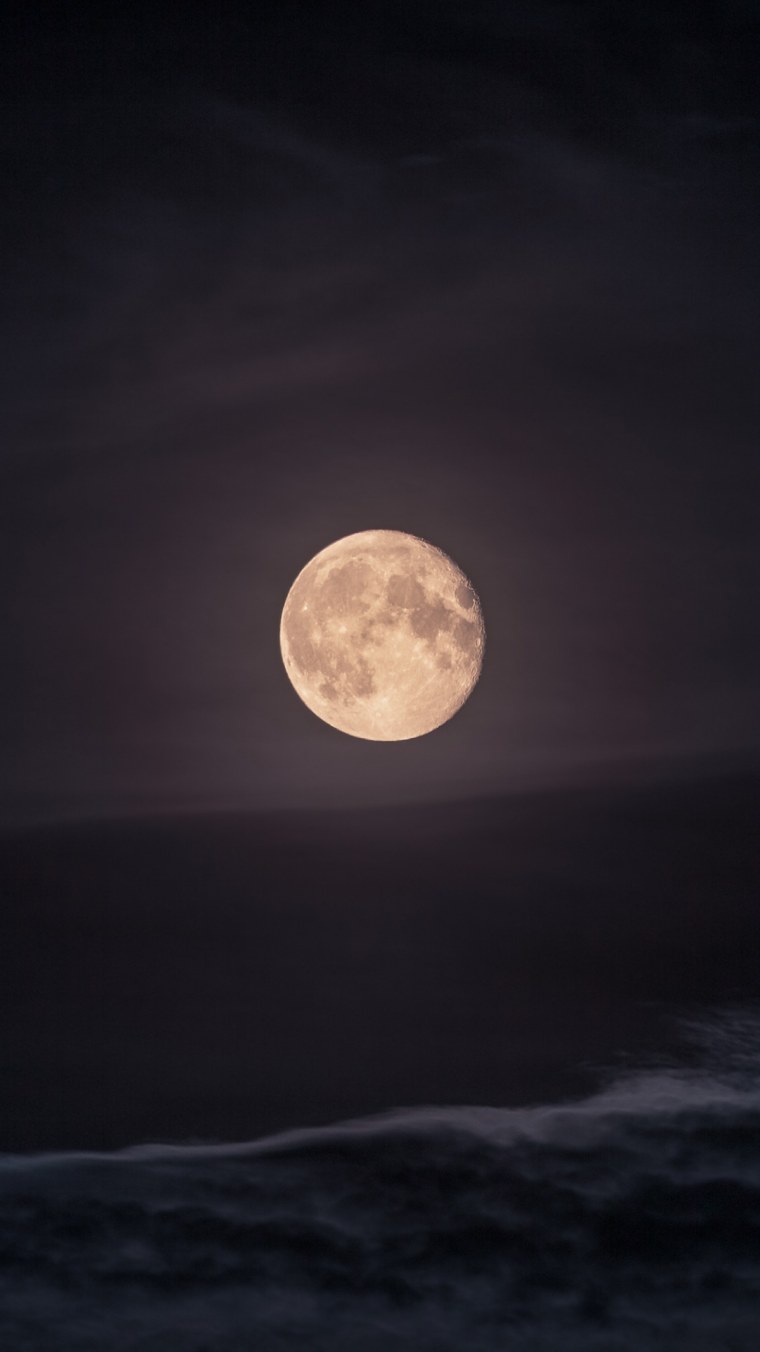 Обои на айфон Луна