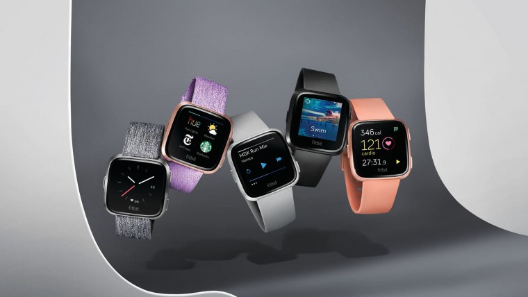 Смарт часы на столе