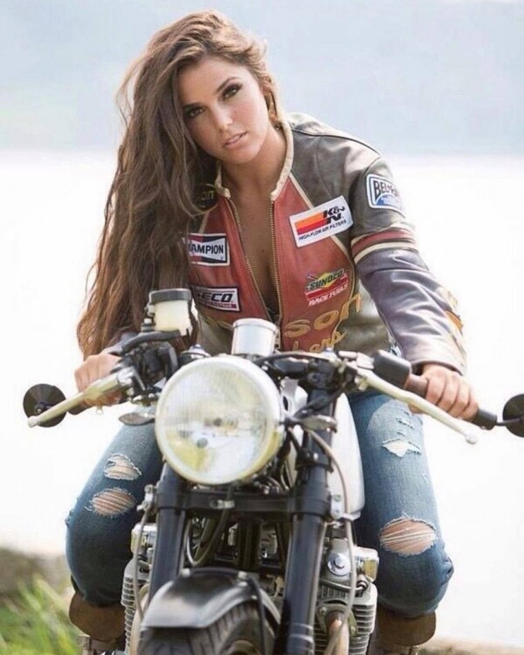 Красивые байкерши