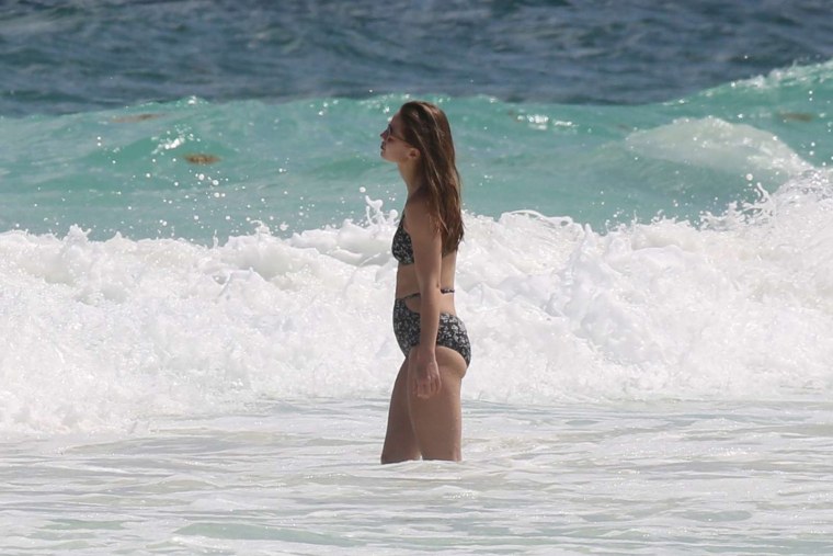 Мелисса Беноист в купальнике